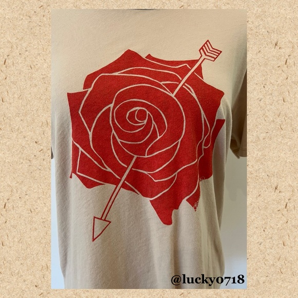 Lauren Moshi Tan & Red Graphic Rose w Arrow Tee Sz S - Picture 2 of 6
